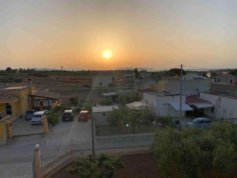 Casa Vacanza Torre Di Mezzo - Tramonto Marausa Dış mekan fotoğraf